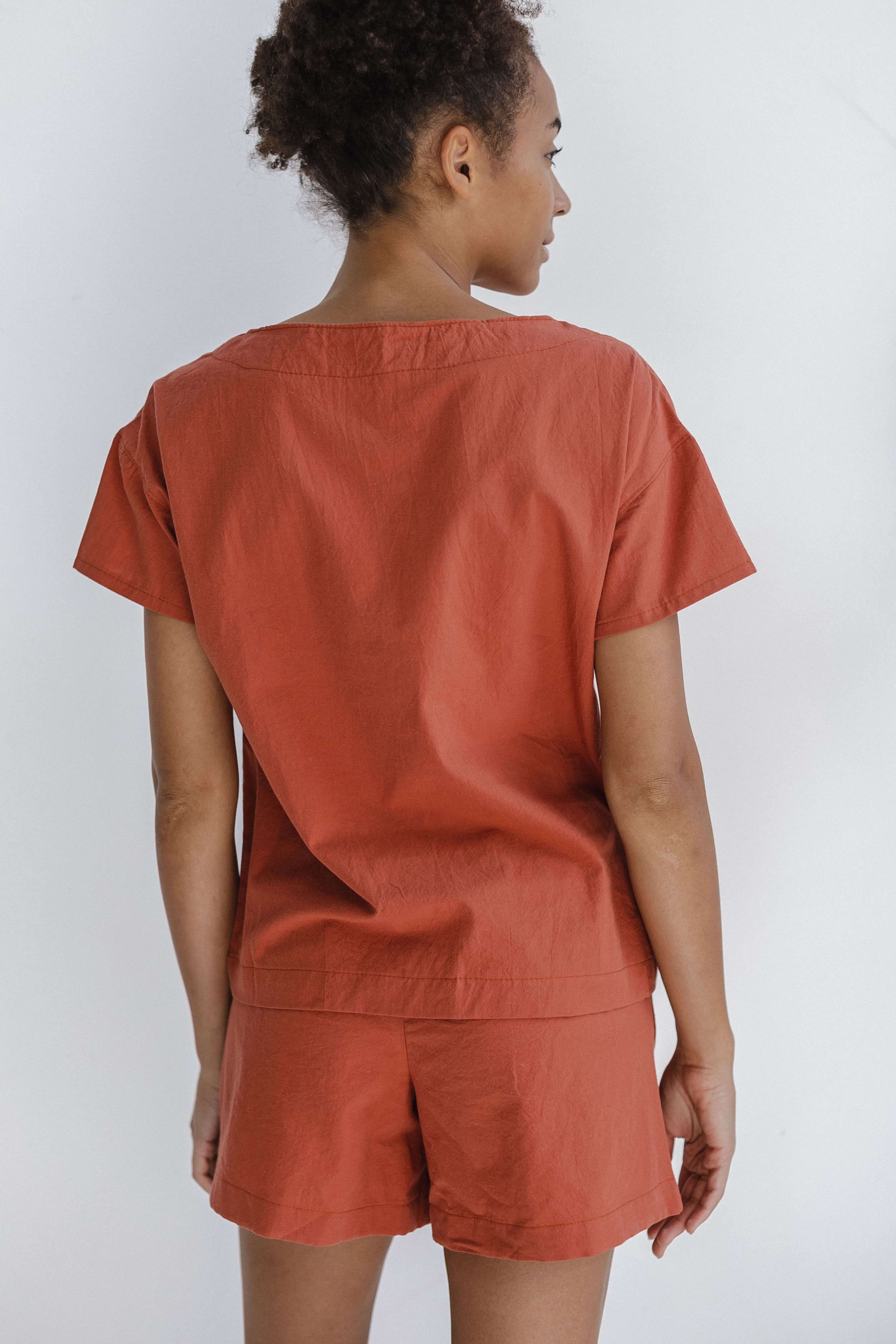 Pijama de mujer con pantalones cortos rojo ladrillo