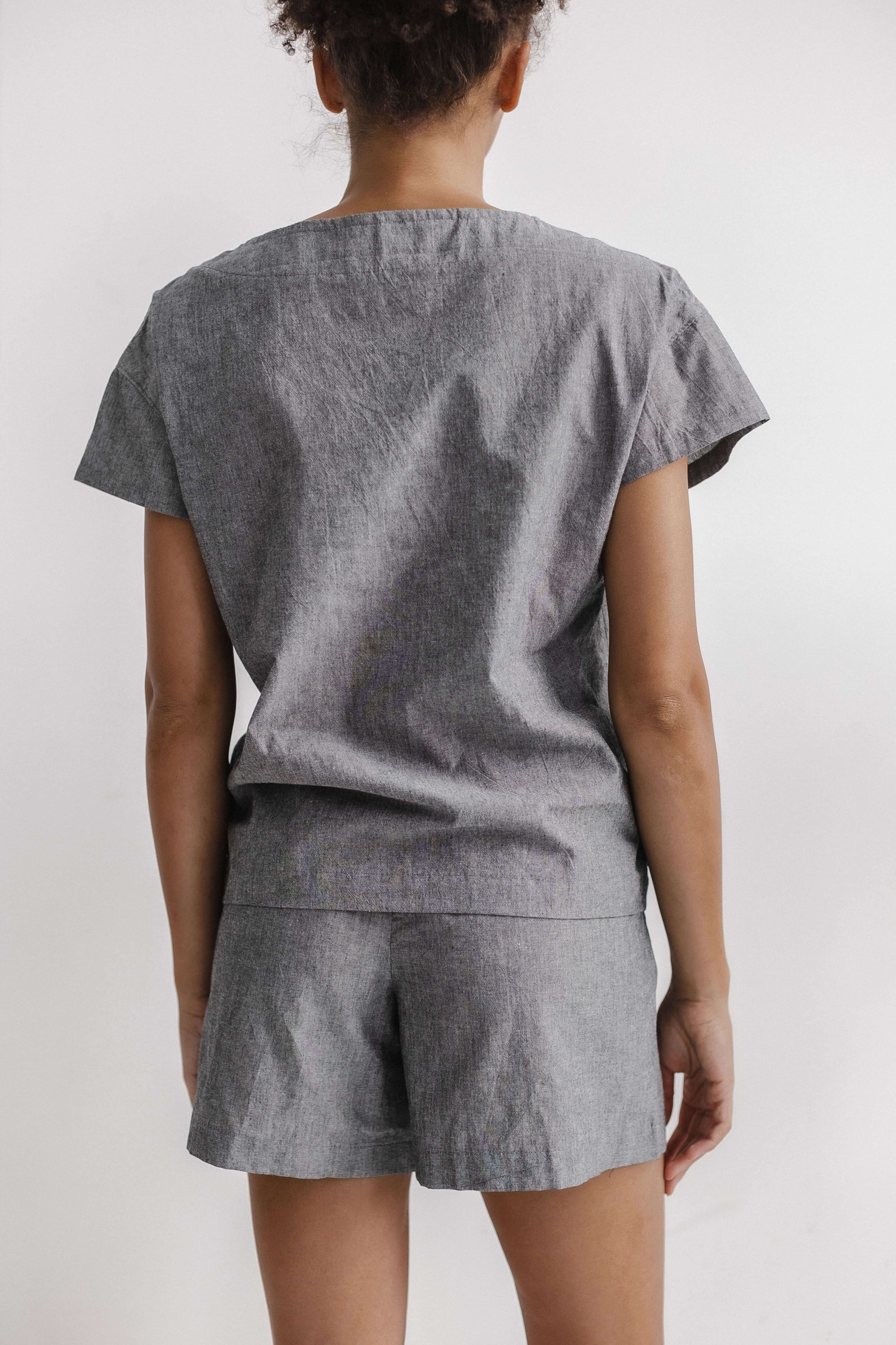 Pijama de mujer con pantalones cortos plateados